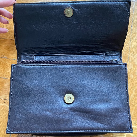 Black leather DKNY medium/small size clutch - Picture 2 of 7